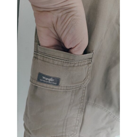 Wrangler Men's Beige Relaxed Fit Cargo Shorts 41x9.5 - Picture 5 of 9